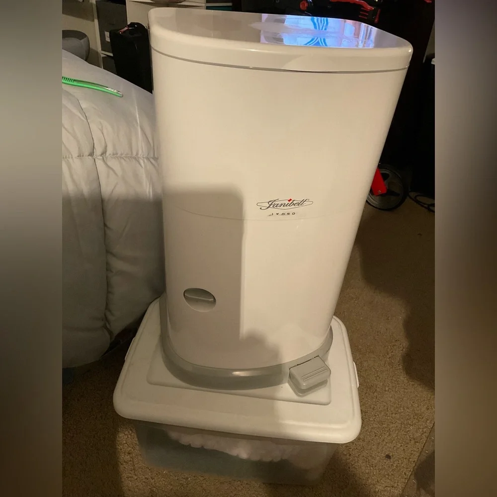 Janibell akord diaper pail.